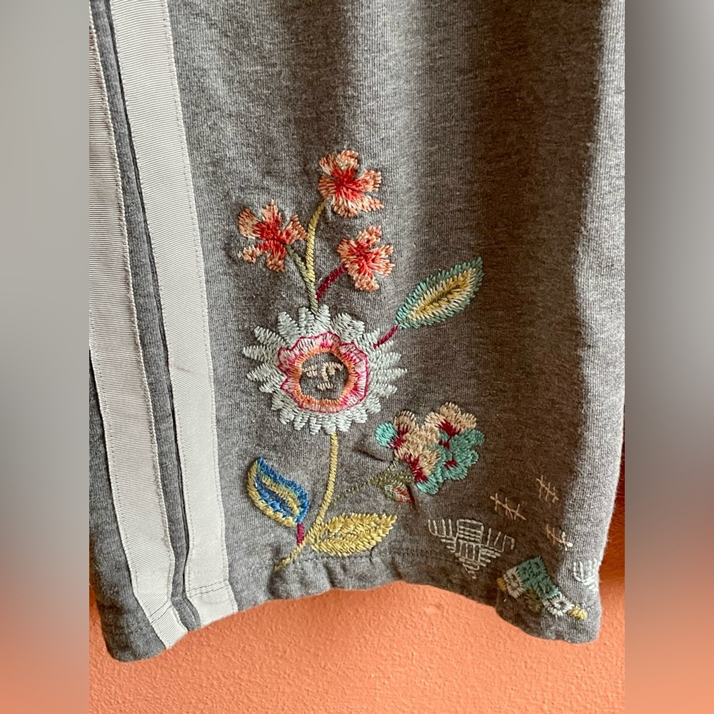 Jonny Was Embroidered Gray Women's Jogger Pants - Picture 3 of 7